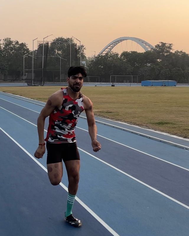 Vinay Kumar sprinting on a track